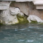 Disagi da acqua alta. Venezia, monumento parzialmente sommerso, 11-2010